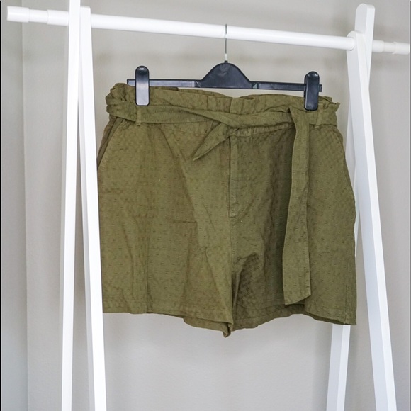 Anthropologie Pants - Anthropology green tie shorts